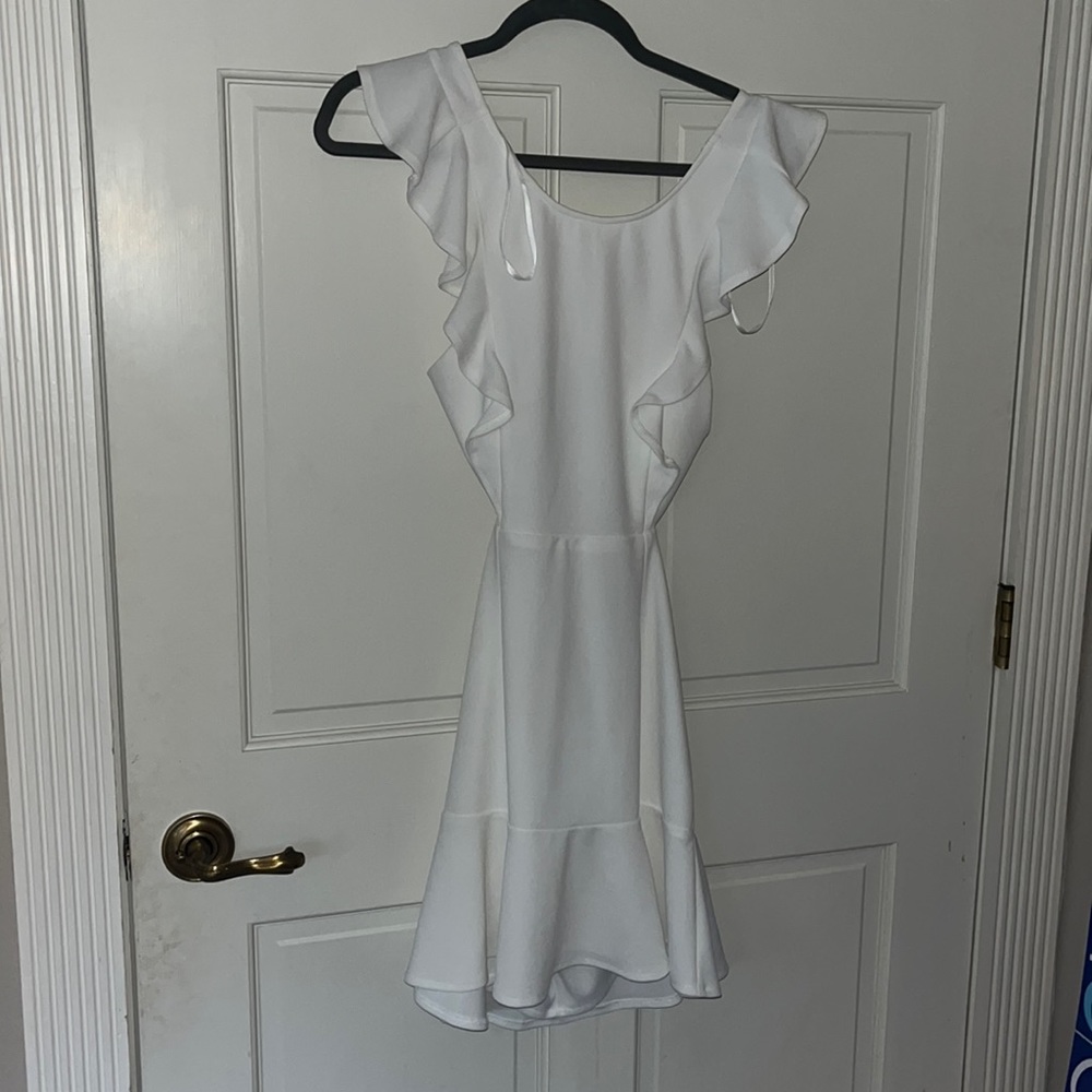 Selfie Leslie White backless dress